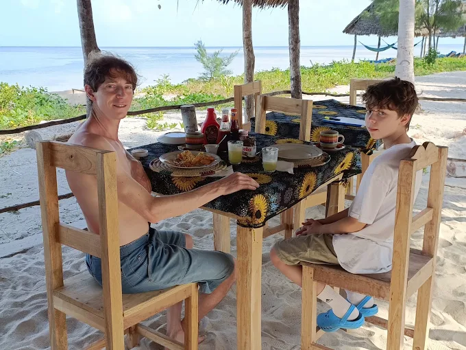 Fresh food and dining at Kanga Beach Paradise